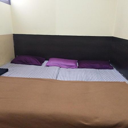 C.B Deluxe Lodge Bangalore Dış mekan fotoğraf
