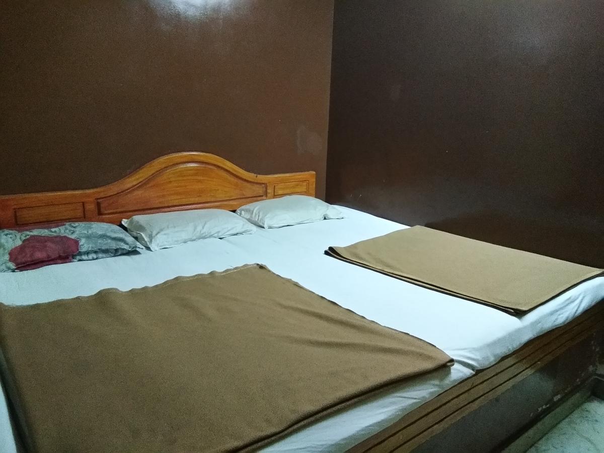 C.B Deluxe Lodge Bangalore Dış mekan fotoğraf